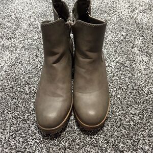Maurices woman’s size 9 gray Ankle Booties